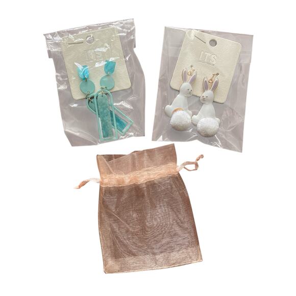 Two pairs of pierced earrings bunny blue boho fun artsy - Picture 1 of 7